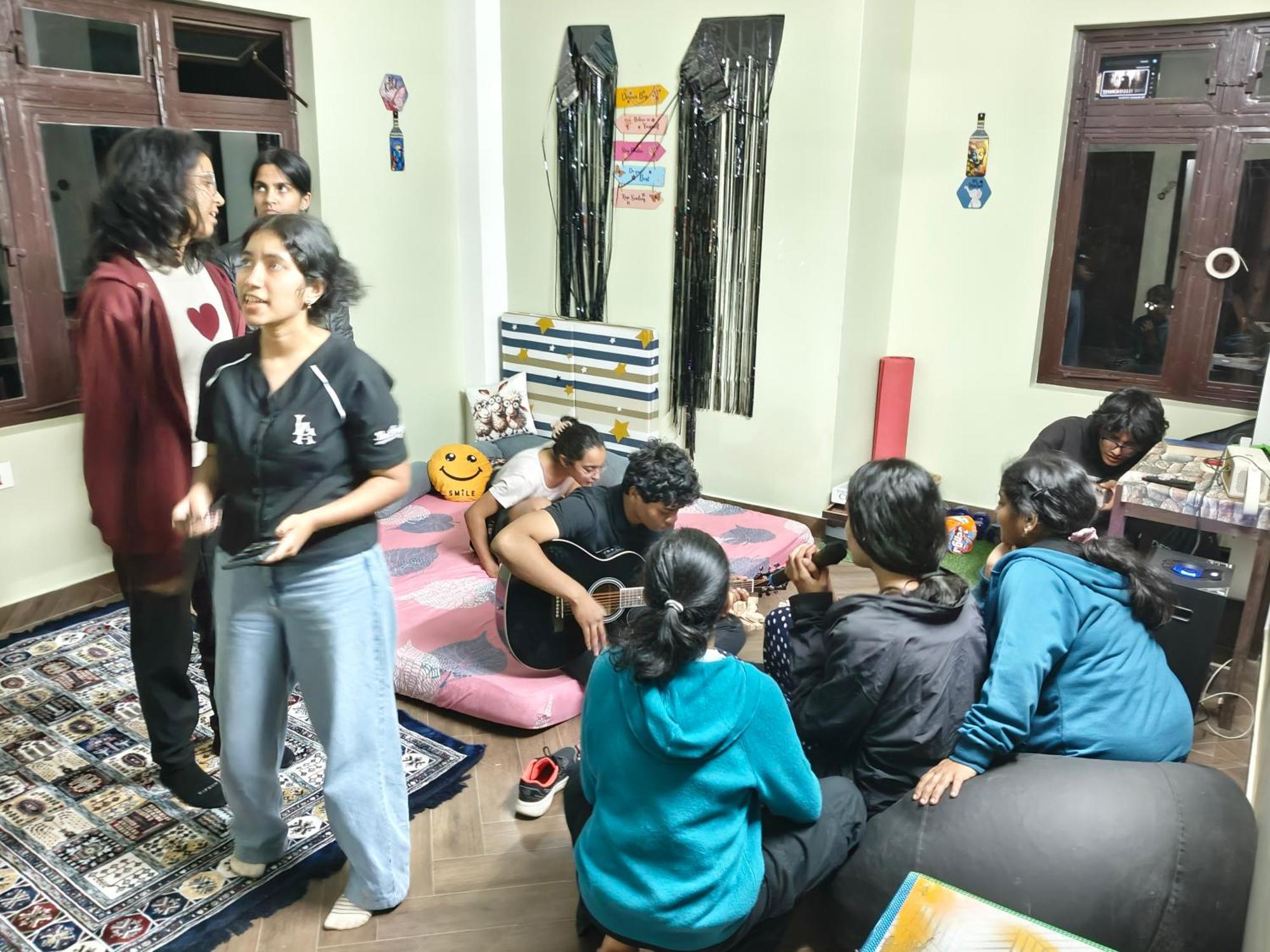Xtsy Travellers Hostel Shillong Zewnętrze zdjęcie