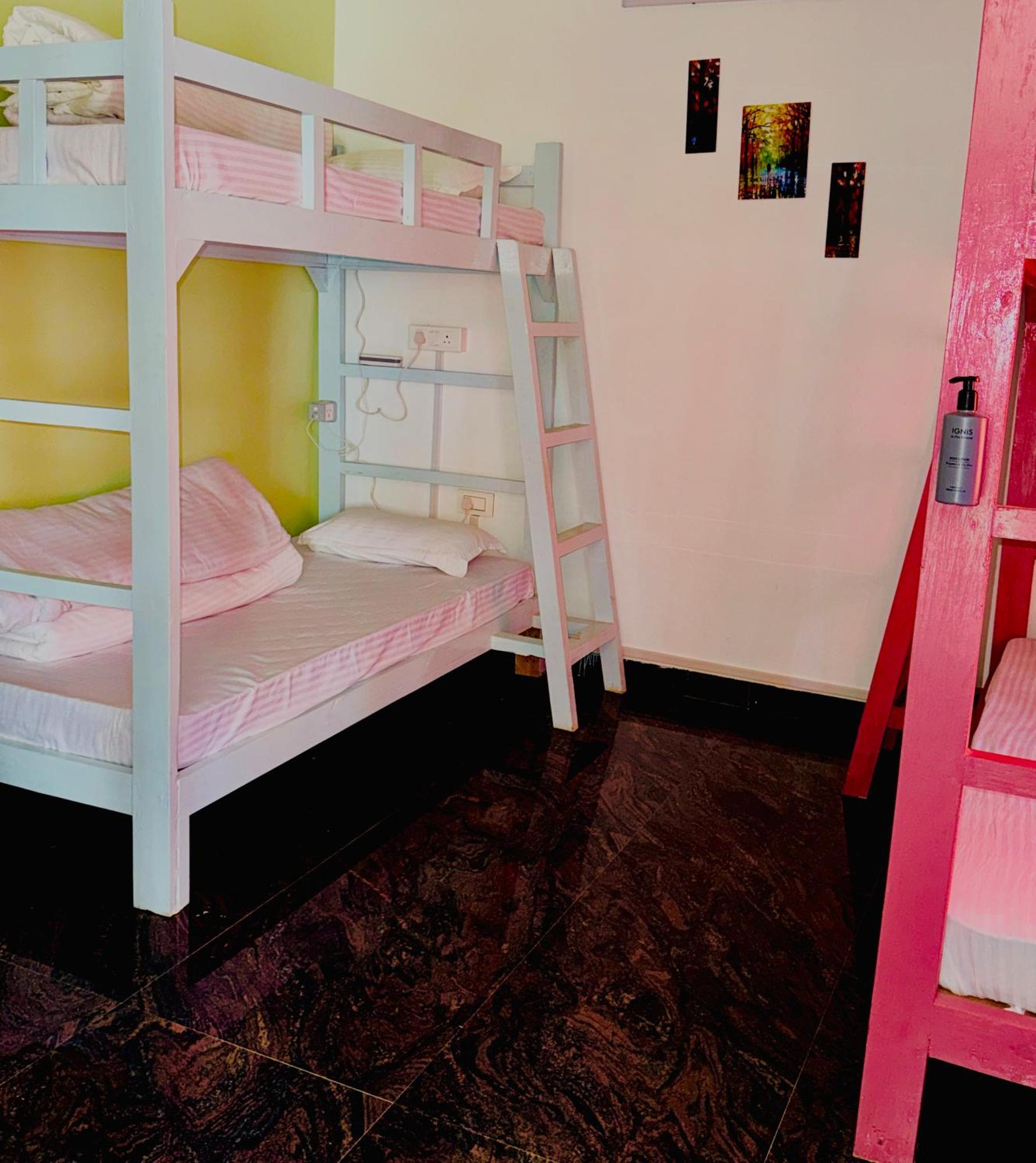 Xtsy Travellers Hostel Shillong Zewnętrze zdjęcie